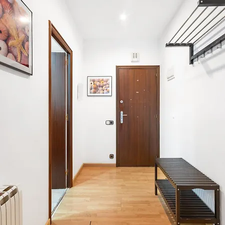 Sunlit Expansive Terrace, Ac & Outdoor Seating Apartment