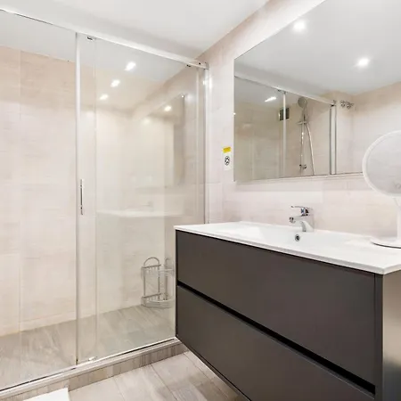 Διαμέρισμα Sunlit Expansive Terrace, Ac & Outdoor Seating *
