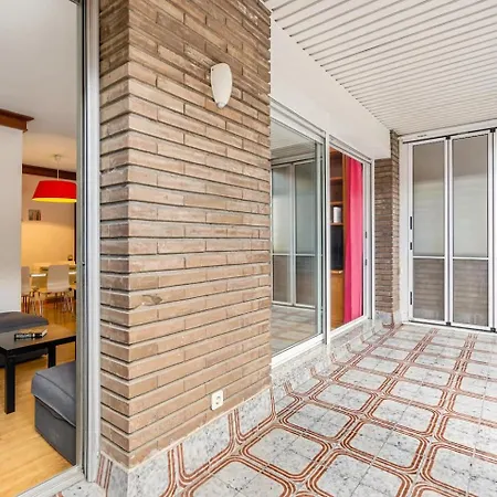 Sunny Terrace Retreat Ac 3br2ba Barcelona